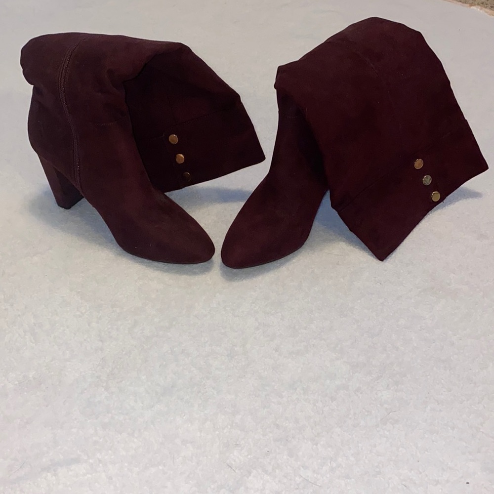 Brand: Jones NewYork, size: 8.5, color: maroon